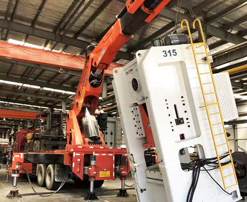 鹿邑附近随车吊出租，轻松解决运输难题