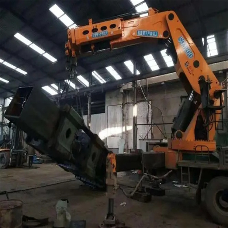 鹿邑130吨折臂吊车出租吊机租赁附近电话